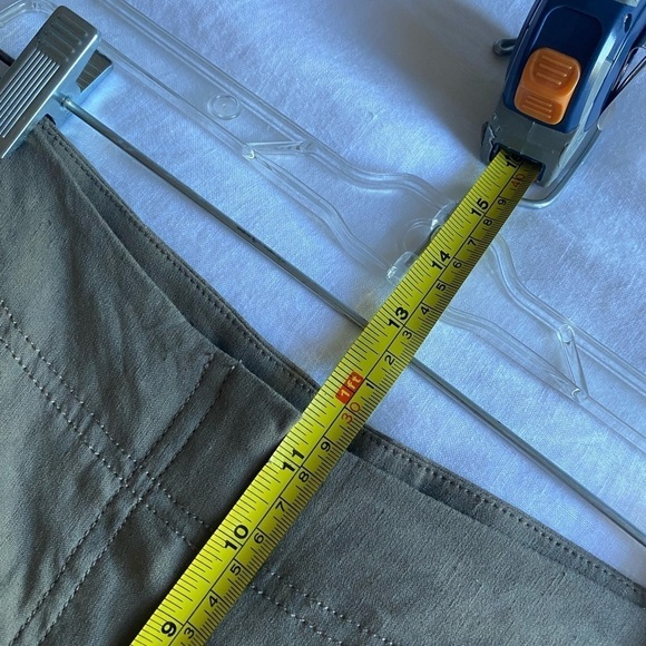 Aritzia Babaton Women’s Halston Pants Olive Green Size 8 Cropped Wide Leg - Picture 8 of 10